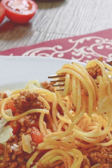 Makaron z sosem pomidorowym à la bolognese
