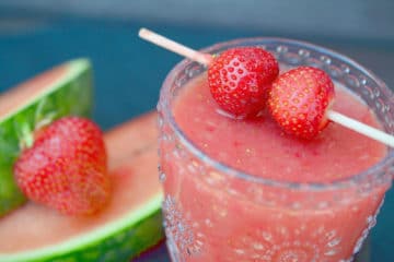 Smoothie z arbuzem i truskawkami na upalne dni