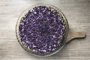 Clafoutis ciasto naleśnikowe z jagodami leśnymi