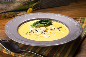 Kremowa zupa kalafiorowa z ziemniakami