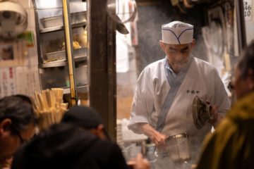 Japonia ma bardzo bogatą historię, kulturę, tradycje i kuchnie. Pełna jest też legend i przesądów. Poznaj Japonię oczami Europejczyka.