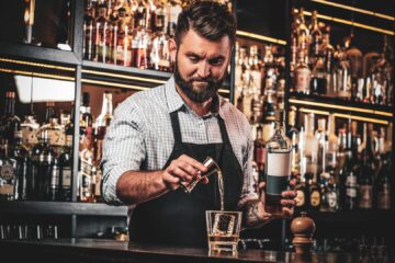Przybory barmańskie, czyli 8 niezbędnych elementów przy pracy za barem