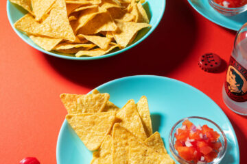 Nachosy jako uniwersalne przekąski na urodziny - propozycje podania